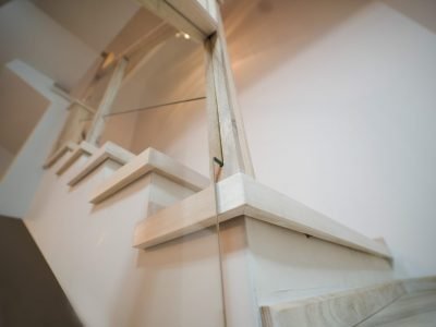 Detalii scară interioară – baluștri lemn